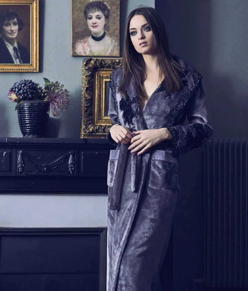 Warmer Hausmantel FREDA Lang Weich Marjolaine 7 Warmer Hausmantel FREDA Lang Weich Marjolaine – Bild 5