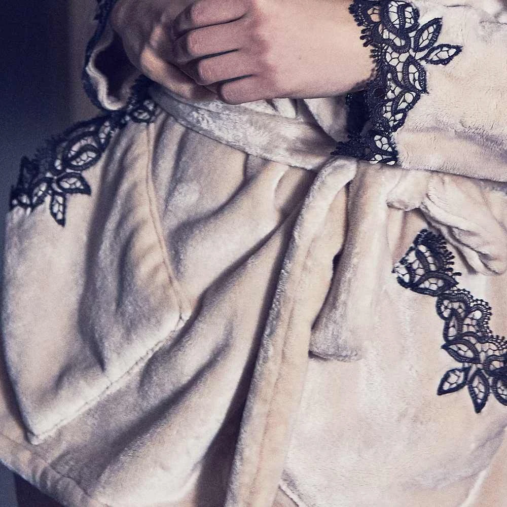 Warmer Hausmantel FREDA Lang Weich Marjolaine 8 Warmer Hausmantel FREDA Lang Weich Marjolaine – Bild 6