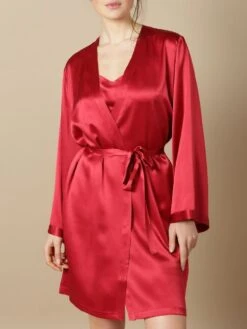 100% Seide Morgenmantel SOIE LASER Von Marjolaine 33 100% Seide Morgenmantel SOIE LASER Von Marjolaine -Mode Dessous Geschäft seide morgenmantel laser rot soie unie marjolaine 2 9 1