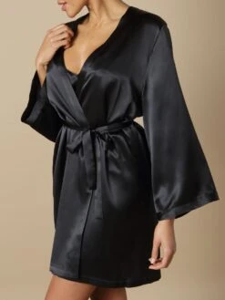 100% Seide Morgenmantel SOIE LASER Von Marjolaine 22 100% Seide Morgenmantel SOIE LASER Von Marjolaine -Mode Dessous Geschäft seide morgenmantel laser schwarz soie unie marjolaine 2 8 1