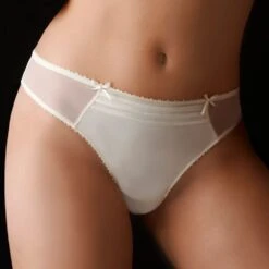 Seidenstring CLANDESTINE Von Millesia -Mode Dessous Geschäft string m6588 cladestine millesia champagner 1